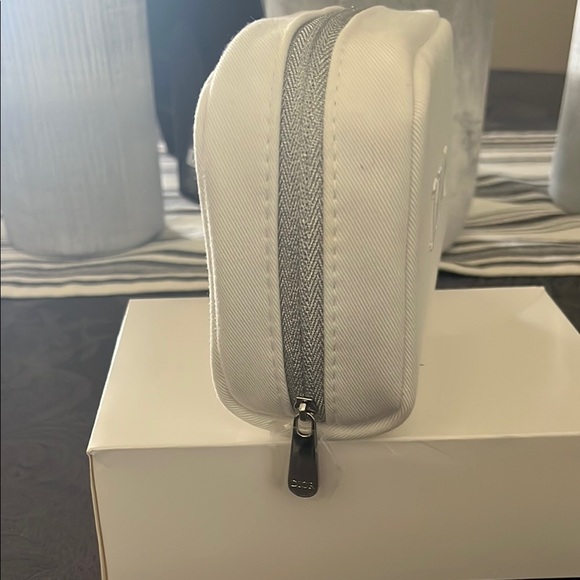 Dior White Cosmetic Bag - Picture 4 of 5